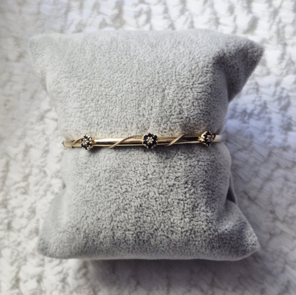 Stampd Jewelry - Vintage 14k Yellow Gold Sapphire Diamond Floral Bangle Bracelet